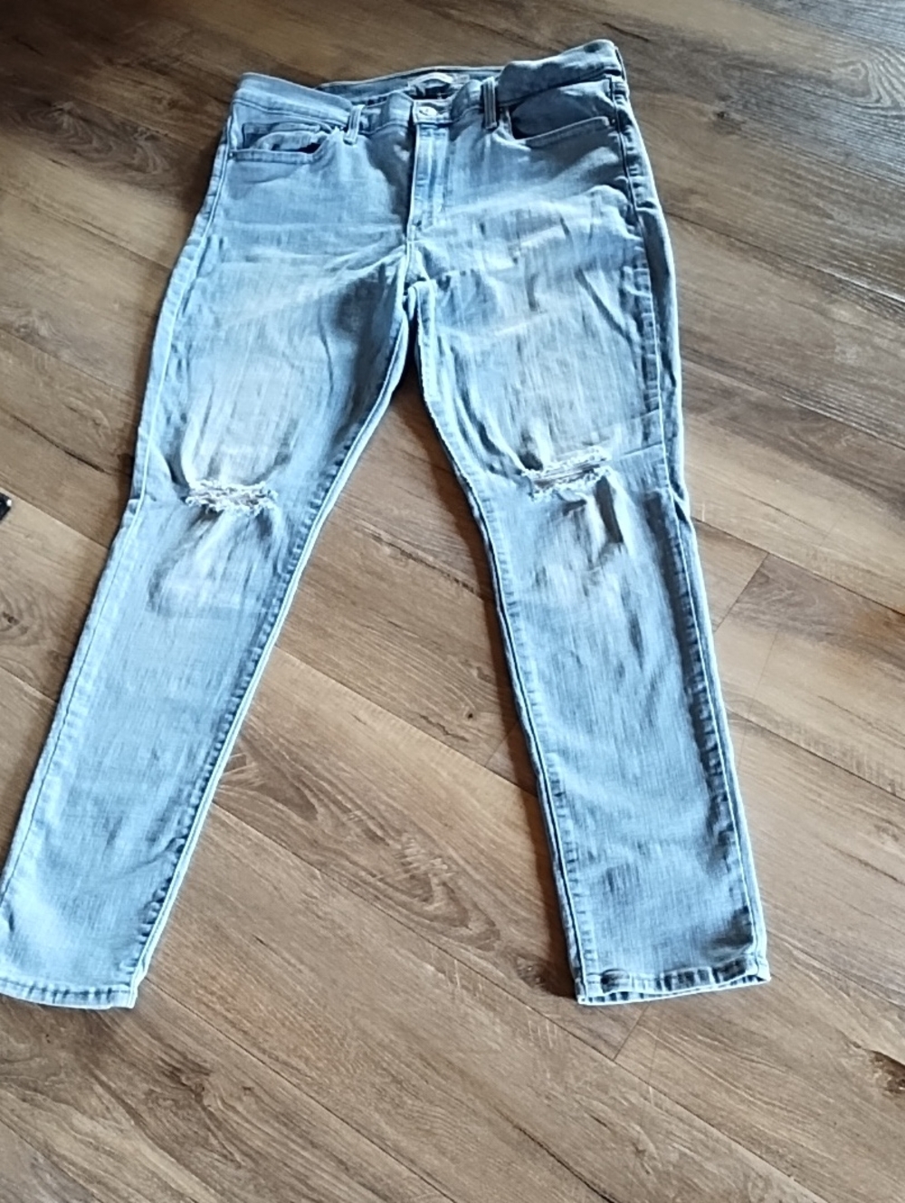 Levis Light Wash Distressed Women’s Jeans Very Soft And ALOT Of Stretch